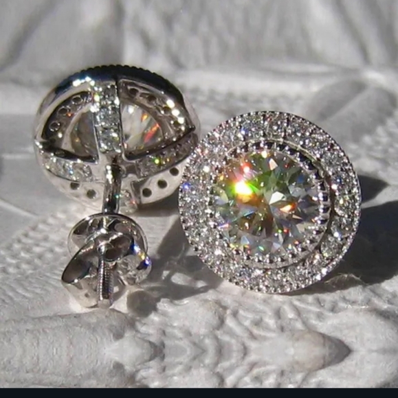 💥💥NEW💥💥STUNNING!! Round CZ Earrings in 925 Sterling Silver - Picture 4 of 13
